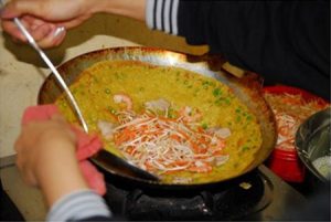 making of banh xeo