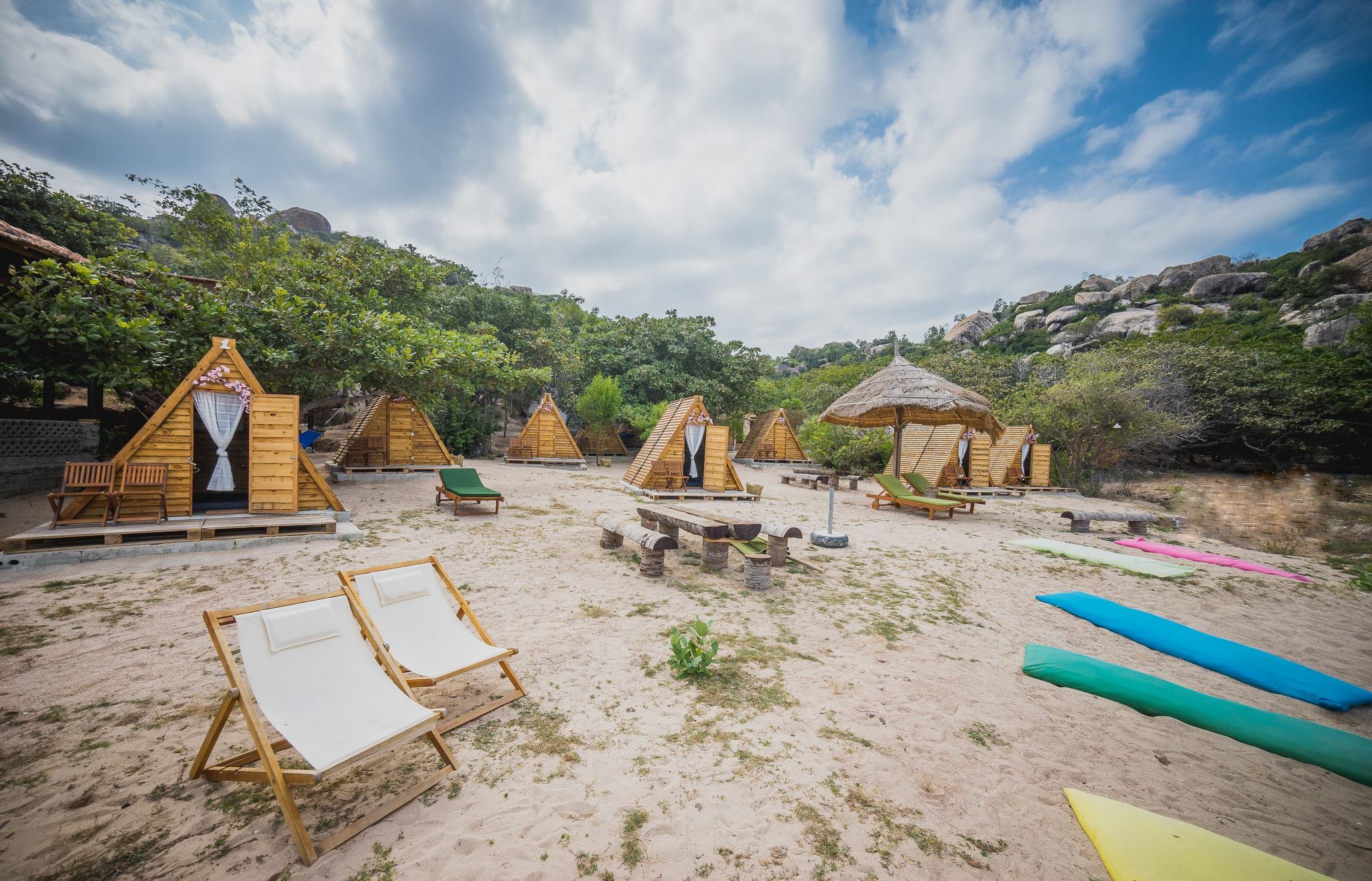 Giant Birds' Nests Are The Perfect Place To Stay Close To The Ocean