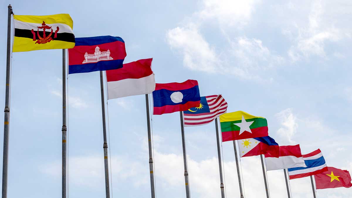 Saigon Closes Roads For ASEAN's 50th Birthday Celebrations
