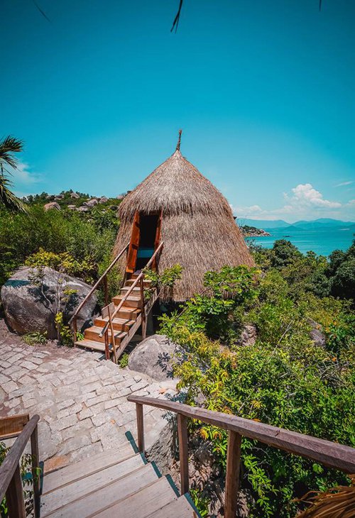 Giant Birds' Nests Are The Perfect Place To Stay Close To The Ocean