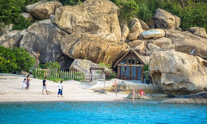 Giant Birds' Nests Are The Perfect Place To Stay Close To The Ocean