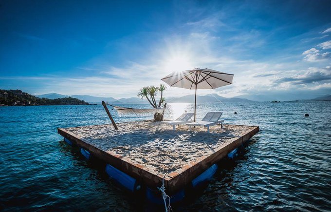 Giant Birds' Nests Are The Perfect Place To Stay Close To The Ocean