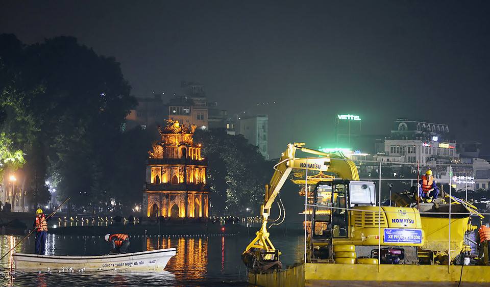 Hanoi Starts To Clean Up Hoan Kiem Lake